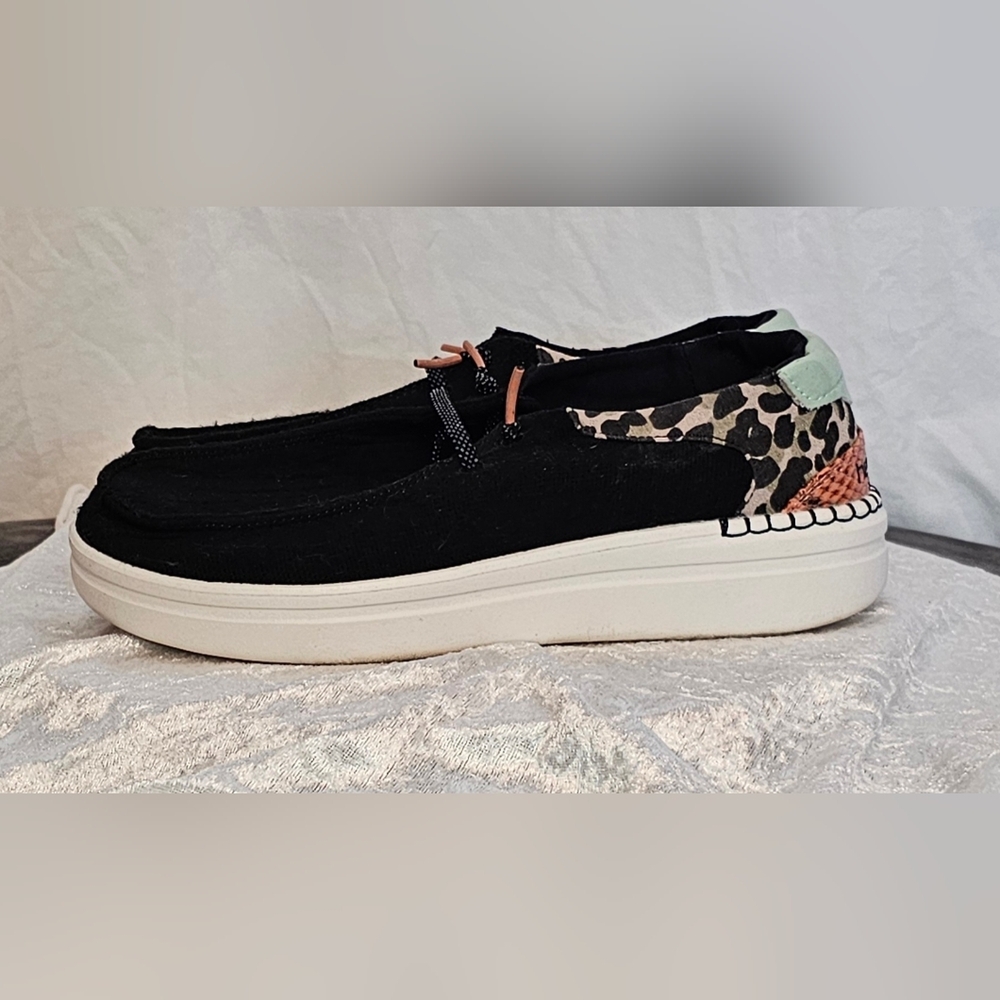 *LIKE NEW* Hey Dude Flats - Picture 4 of 11